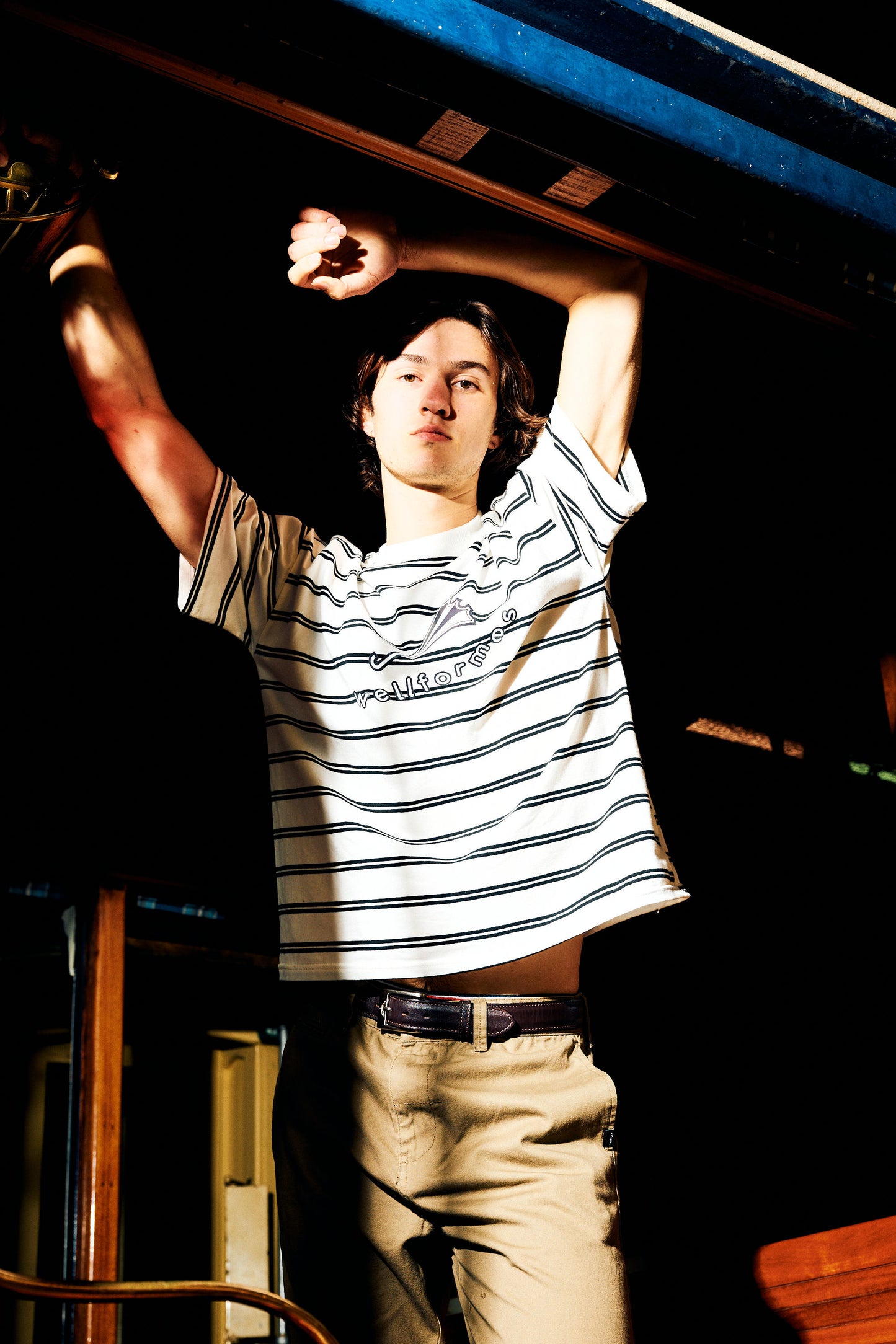 Regular fit - white stripped logo t-shirt