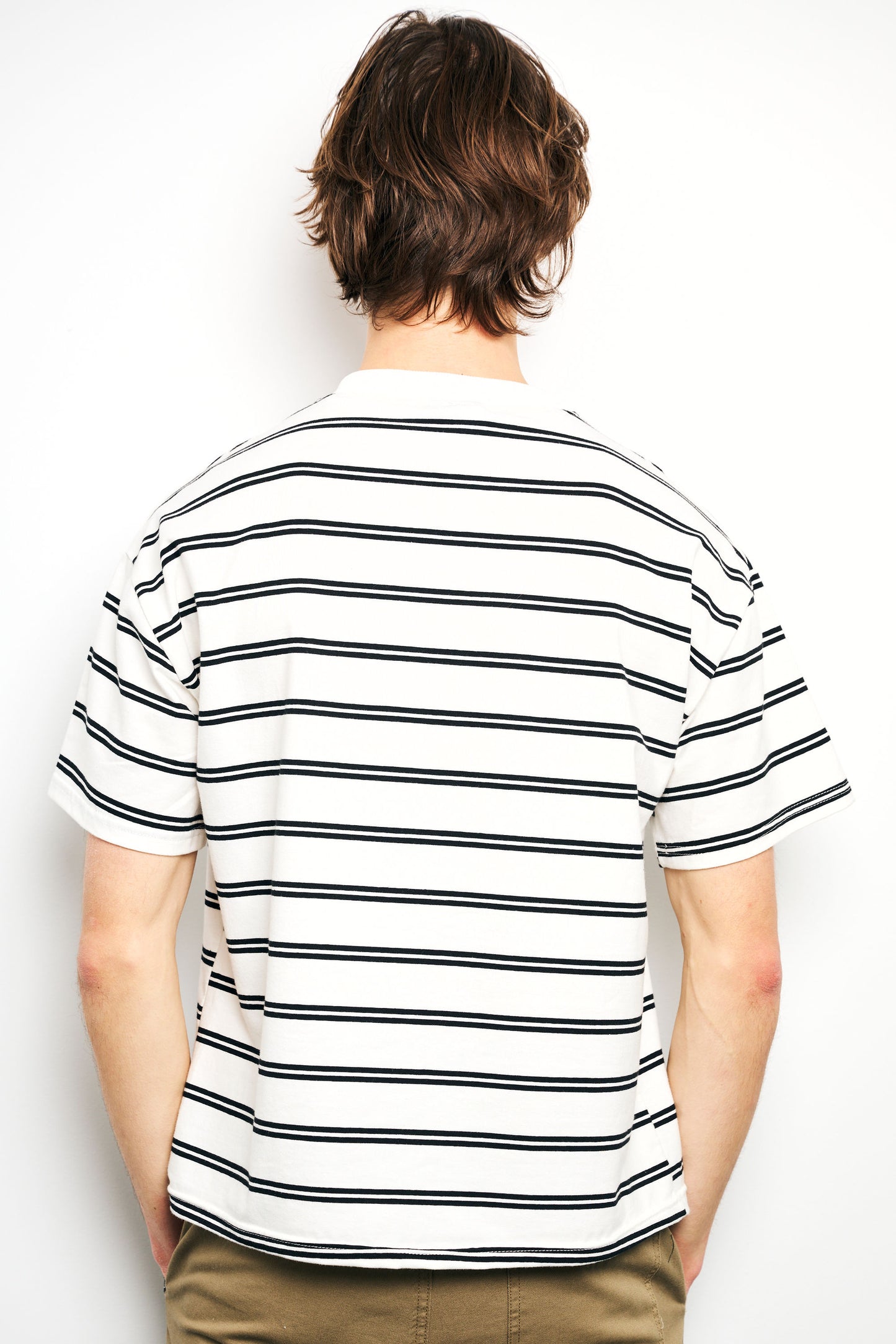 Regular fit - white stripped logo t-shirt
